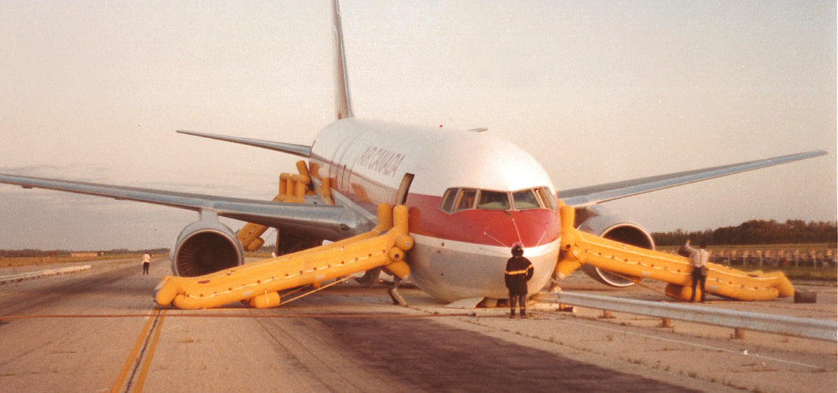 Gimli Glider: A Legendary Landing and a New Way to Own History ...