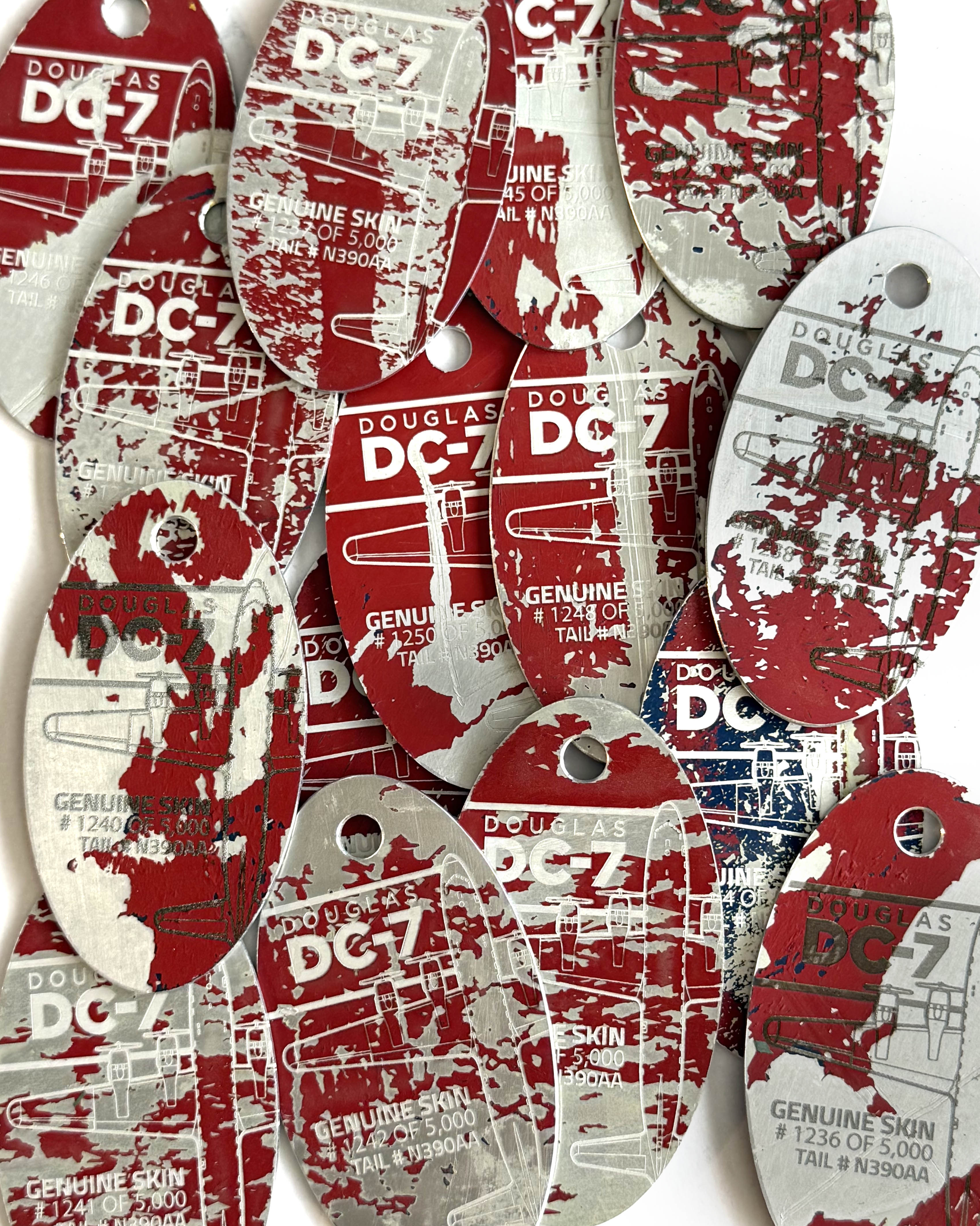 デルタ航空　メタルのタグ２セット (2ミリオンマイラー) Soplata コレクションの Douglas DC-7 PlaneTag |航空の歴史の一部を